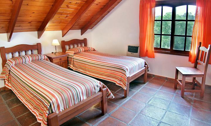 Отель Complejo De Cabanas Llatani Лос-Реартес Экстерьер фото